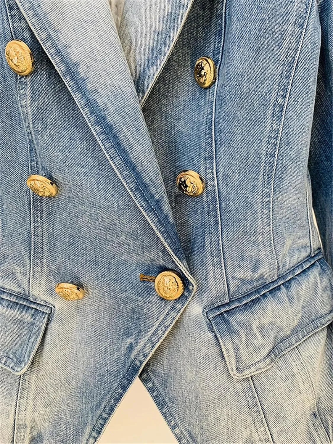 Women's Slim Fitting Double Breasted Denim Blazer High Street 2025 Notched Collar Lion Buttons Designer Jean Jacket